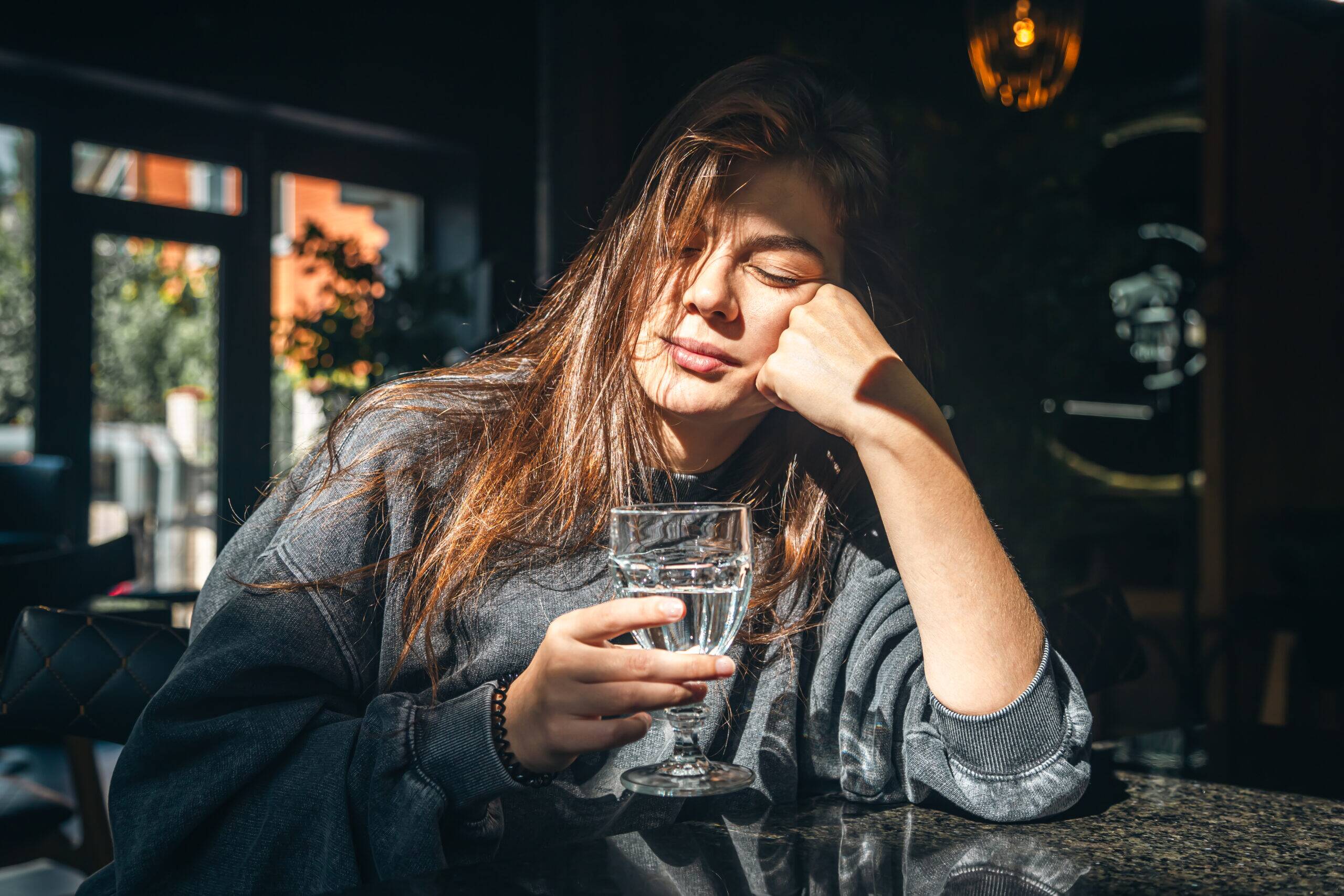 woman healing the liver by drinking water and abstaining from alcohol, avoiding alcohol and repairing liver damage