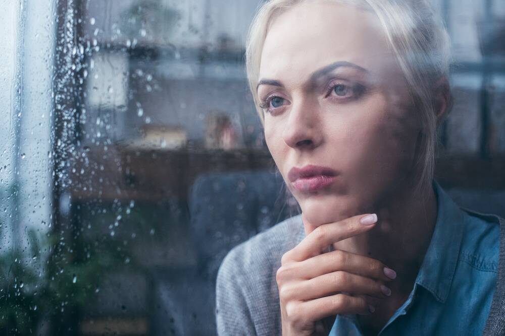 how to beat the winter blues, seasonal depression symptoms, the winter blues vs seasonal depression, seasonal affective disorder symptoms, treatment for seasonal depression, coping with the winter blues