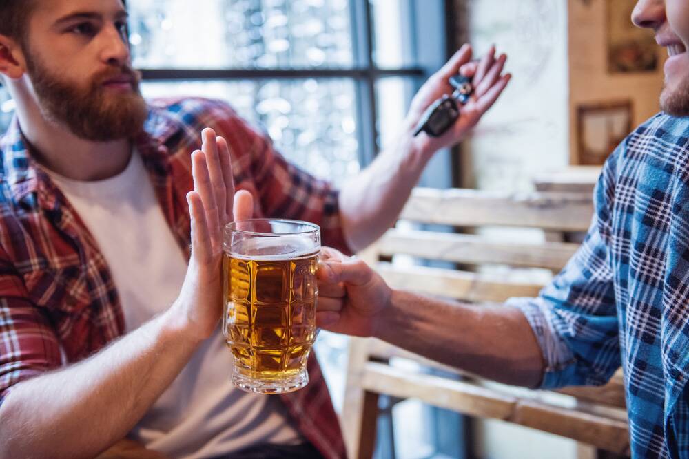 saying no to alcohol in college, how to stay sober in greek life, is it possible to stay sober in college, how to maintain an alcohol-free lifestyle in college