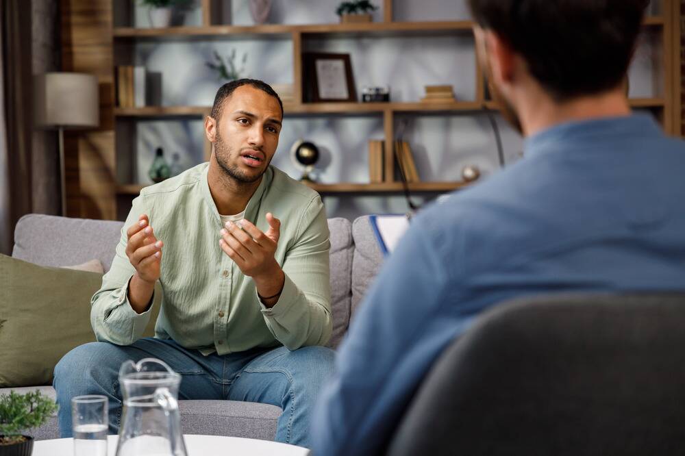 therapy for establishing boundaries with friends and family members, how to maintain boundaries with an addicted loved one, how to set boundaries with an alcoholic, setting boundaries with a drug addict