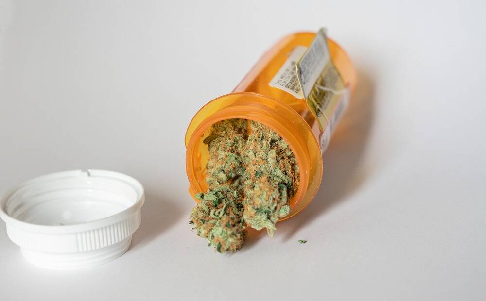 medical marijuana side effects, is marijuana addictive, is medical marijuana safe, health risks of medical marijuana