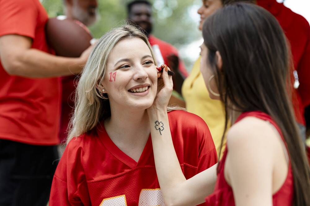 sober activities for game day, sober-friendly game day, sober-friendly tailgates for game day, how to stay sober on game day, benefits of staying sober, sober curious movement