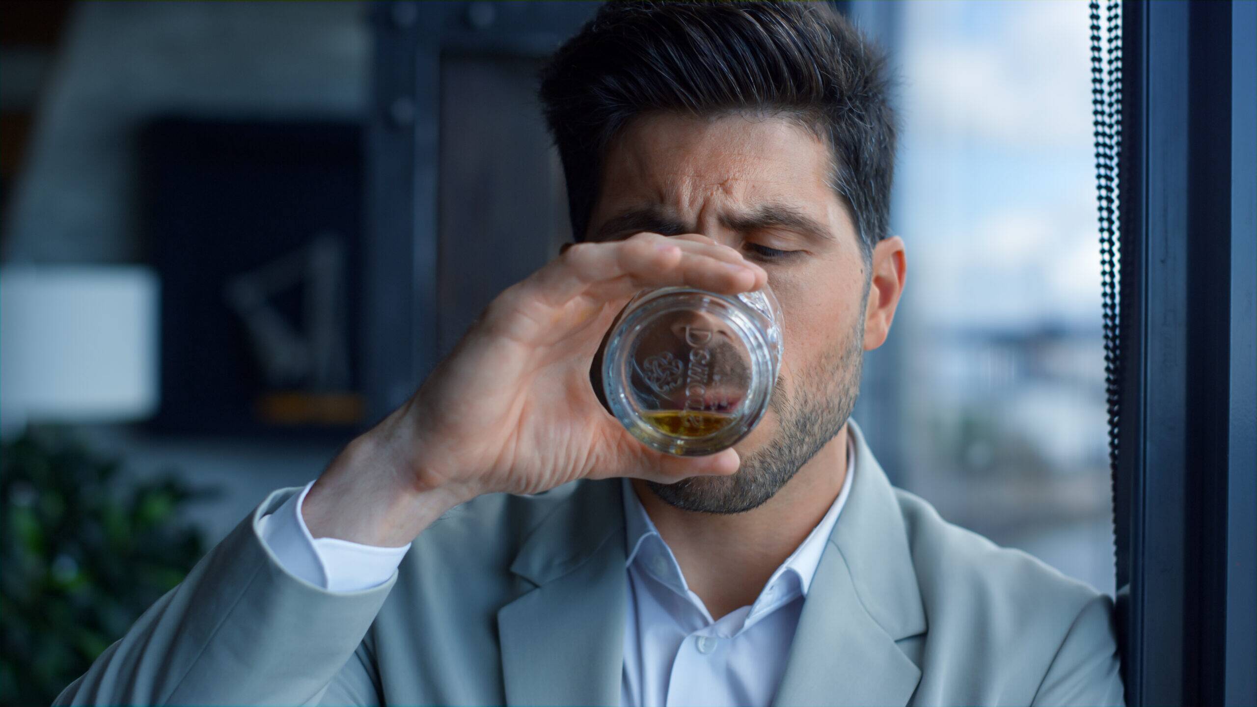 man drinking alcohol experiencing negative effects on testosterone, alcohols impact on testosterone, alcohol and testosterone