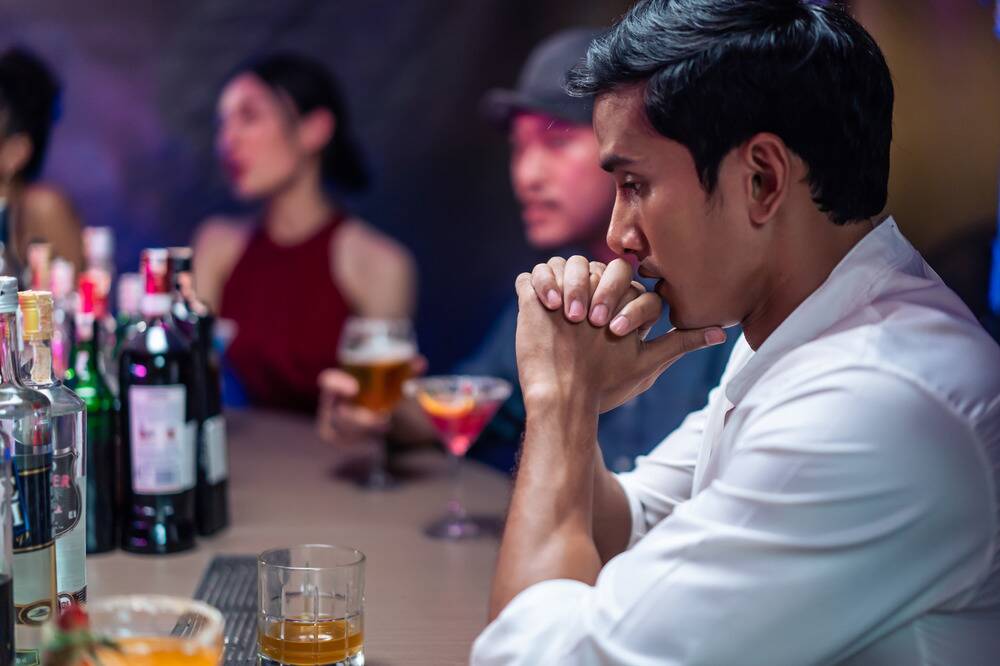 man with drinking problem, how much alcohol is too much, the risks of regular alcohol consumption, am i an alcoholic, how to tell if youre addicted to alcohol, binge drinking risks