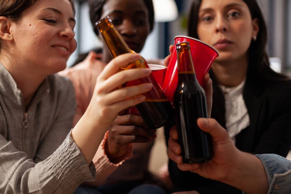 alcohol abuse in young adults with eating disorders, college students and alcohol abuse, risks of drinking alcohol on an empty stomach