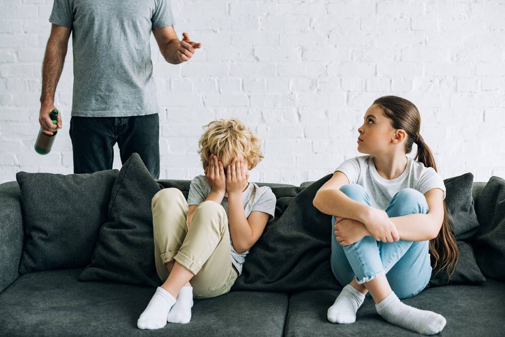 dysfunctional relationships with addicted parents, the impact of having an alcoholic parent, drug addict parents and children, the impact of drug abuse on families, alcohol addiction and family, generational drug addiction, generational alcohol abuse