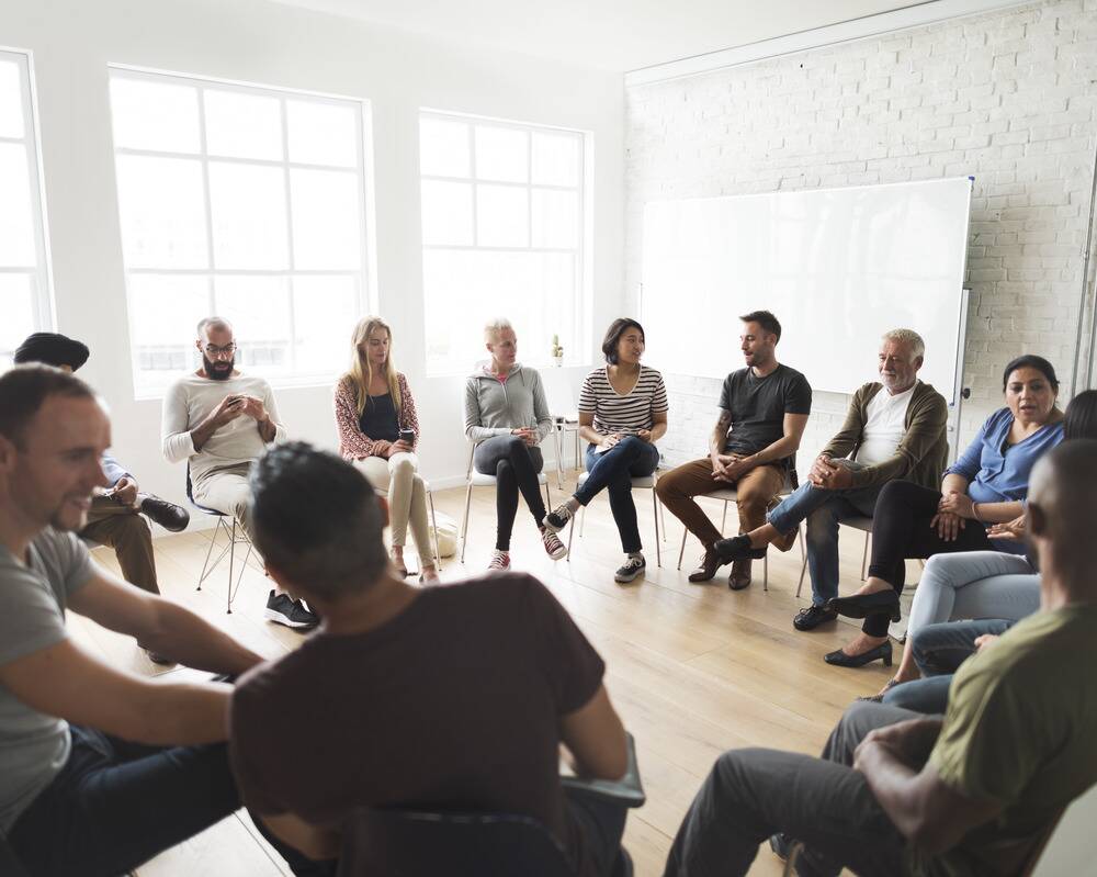 recovery support meetings to help you stay sober, the benefits of attending recovery meetings, the importance of support in addiction recovery, how community benefits the addiction recovery journey