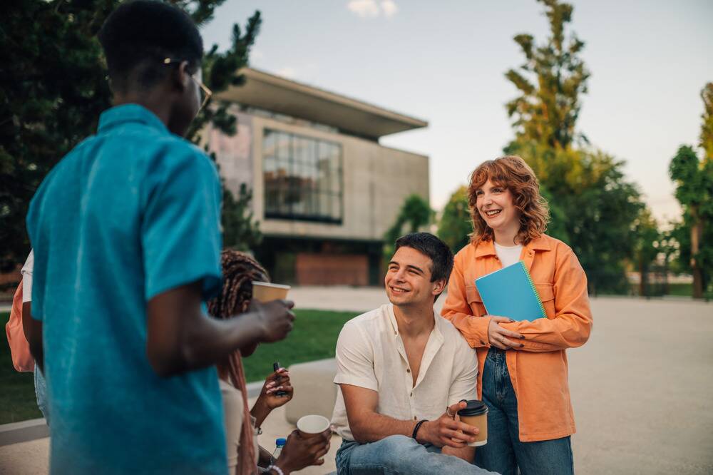 how to stay sober in college, benefits of staying sober in college, health benefits of quitting alcohol, alcohol addiction treatment for college students, substance abuse in college students, addiction on college campuses