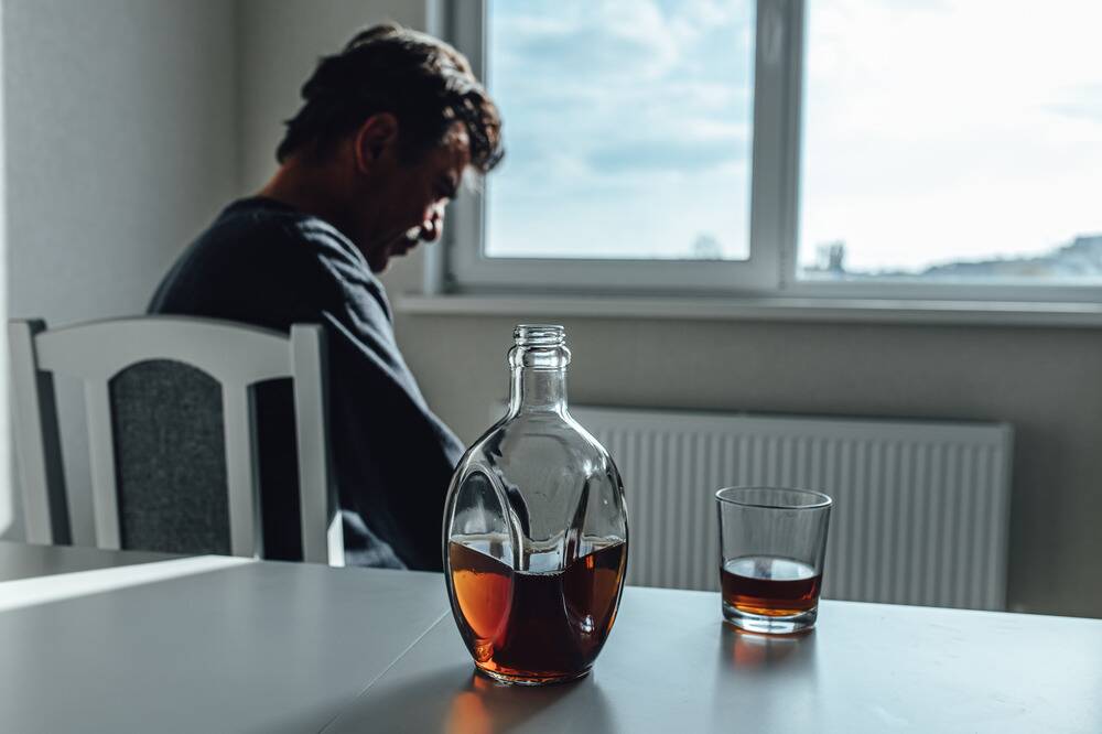 how loneliness fuels addiction, loneliness and alcohol abuse, depression and substance abuse, treating loneliness and addiction simultaneously, dual diagnosis treatment south florida