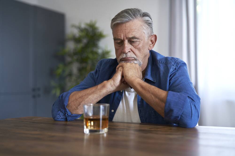 older man with alcohol addiction, the impact of age on substance abuse, how age influences addiction