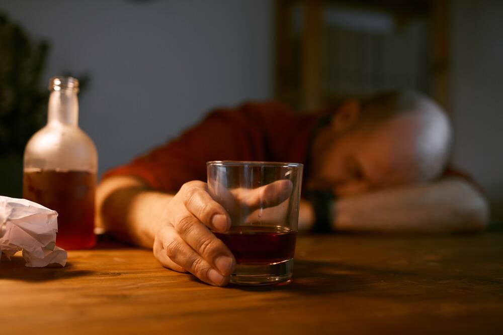 struggling with alcohol abuse and hemochromatosis, alcohol-related health concerns, alcohol use disorder treatment, drug and alcohol detox facility south florida